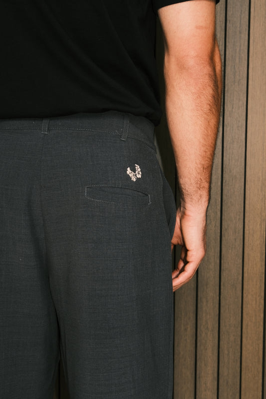 daisugi dark gray pant